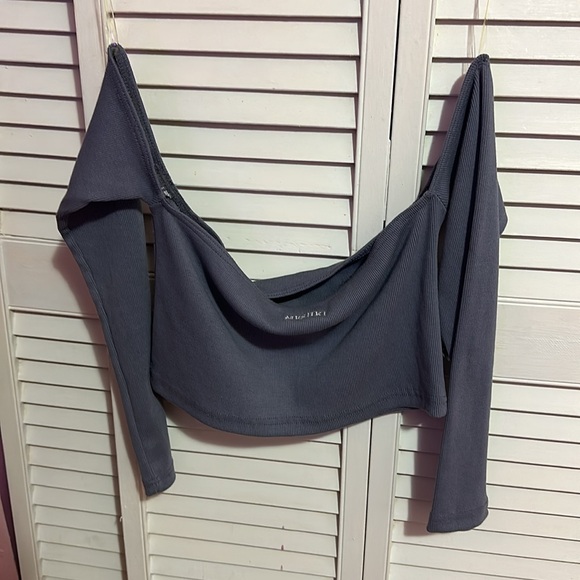 MESHKI off the shoulder top - Picture 2 of 4